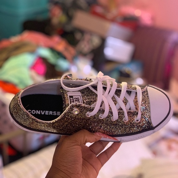 Converses - Picture 5 of 9